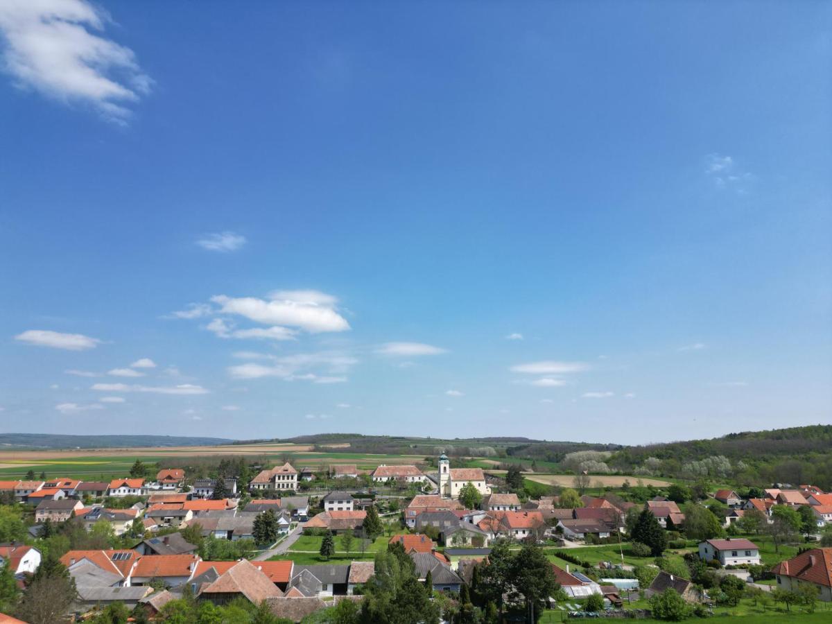 Weinkeller Roeschitz * Roggendorf